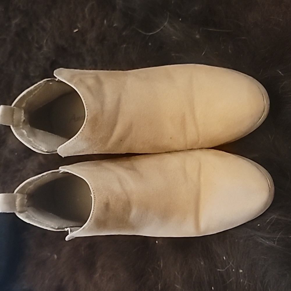 American eagle. Tan boots. Size 8